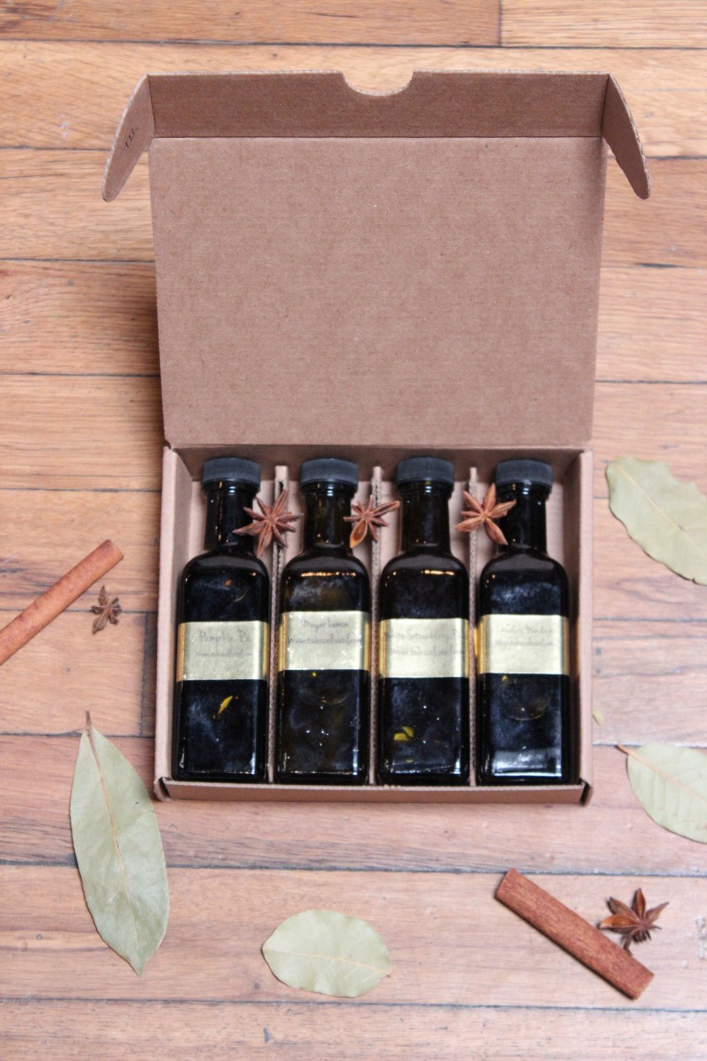 Tubac Signature Gift Set, White Balsamic Vinegar, 4 - 100 ml Bottles. - Tubac Gourmet Foods